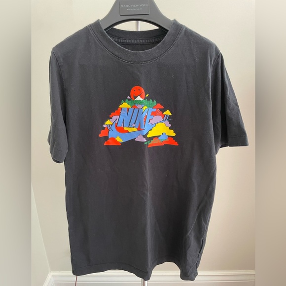 Nike Black Tee - Picture 1 of 3